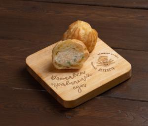 Профитроли с яйцом и зелёным луком